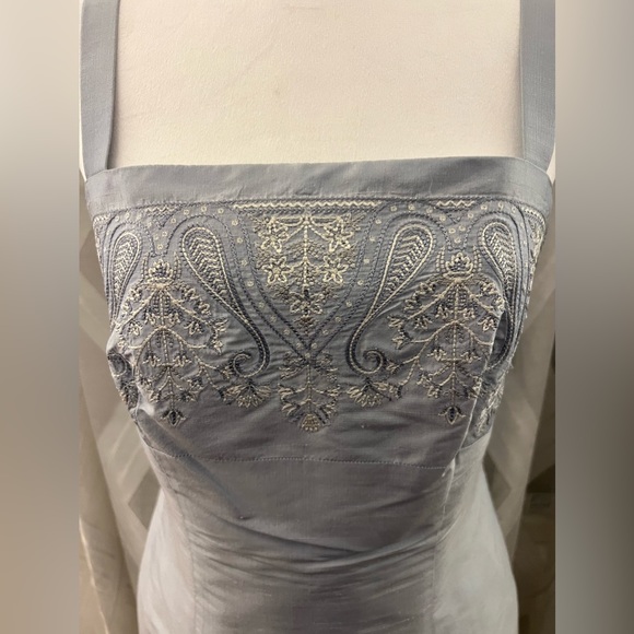 Ann Taylor Cocktail Dress - Beautiful Embroidery Size 4 - Picture 2 of 9